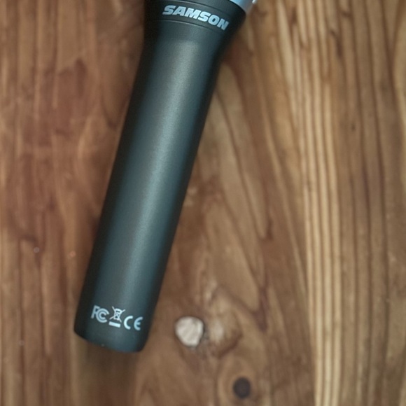 Samson Black Dynamic Microphone - Picture 4 of 4
